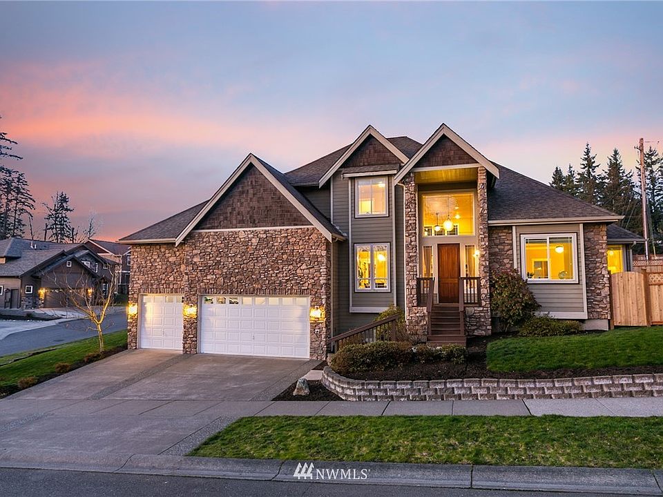 Beautiful home in Silver Beach located in Enclave at Savannah Court