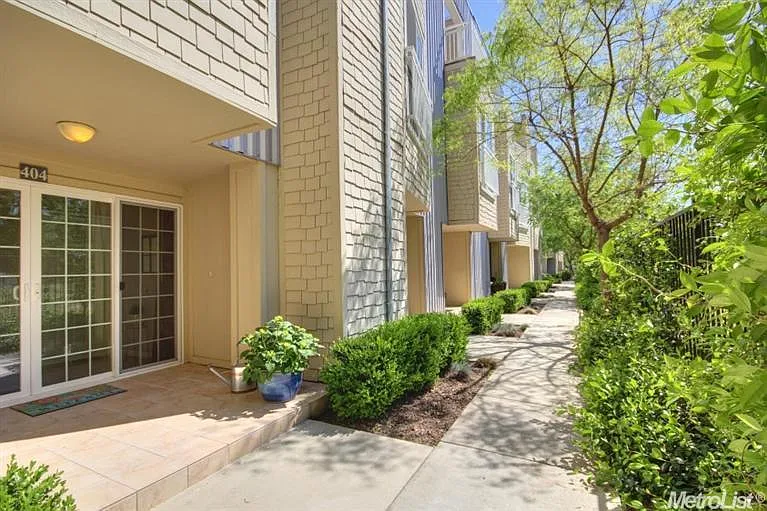 404 Harriet Ln photo 1