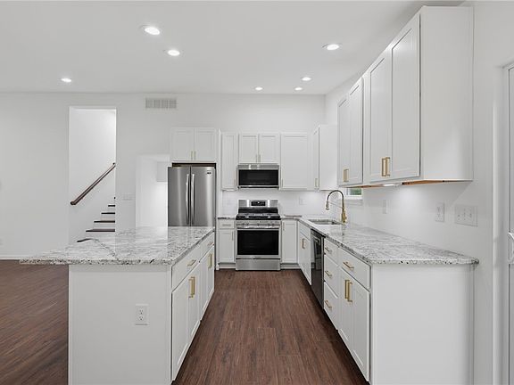 5th image of 115 Birch St