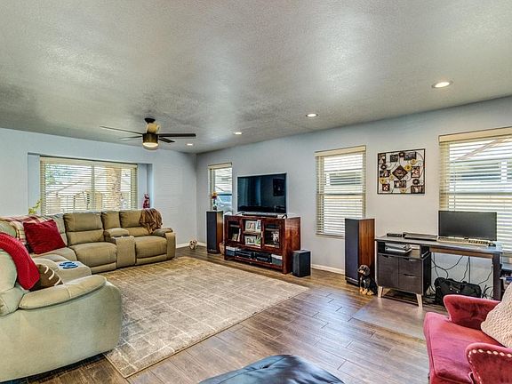 3rd image of 4419 W Topeka Dr
