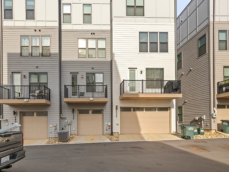 539 W Tremont Ave — Photo 3