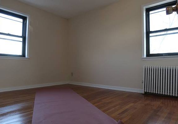 5th image of 2078 28th St APT 3B