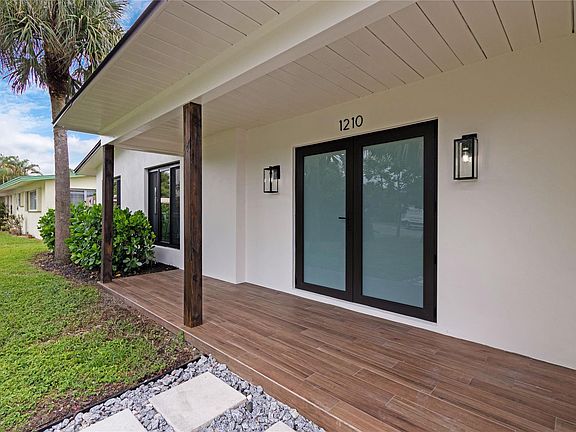 5th image of 1210 NE 25th Avenue