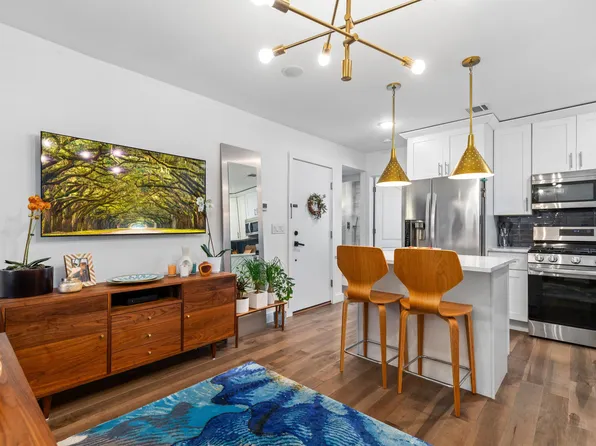 41 Beacon Avenue image 2 of 21