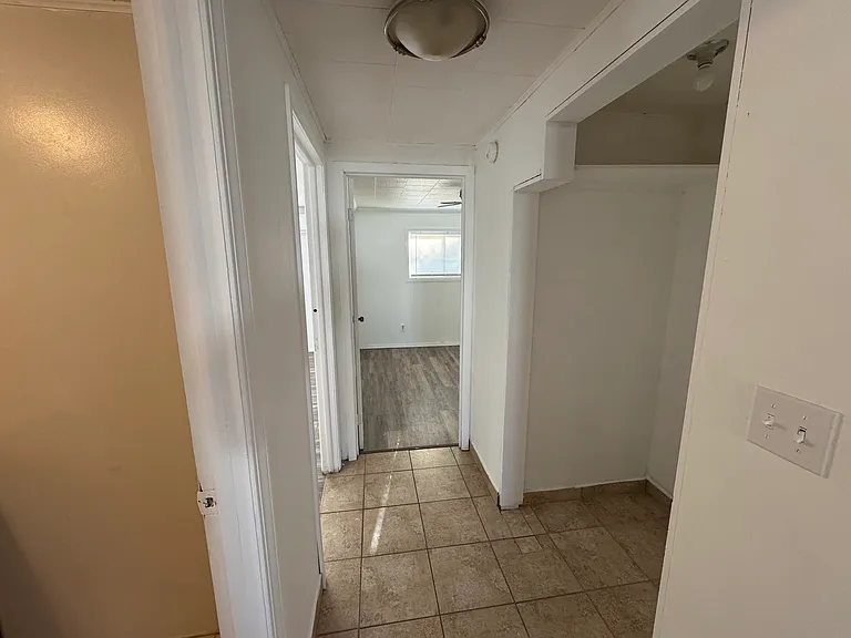 1421 Washington St S — Photo 15