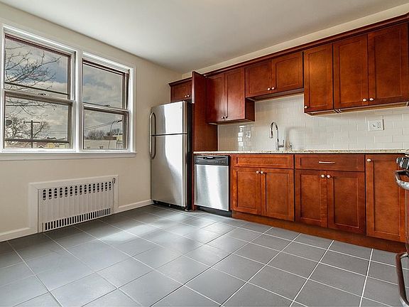 4th image of 22 W 48th St