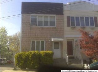 831 W Fingerboard Rd, Staten Island, NY 10305