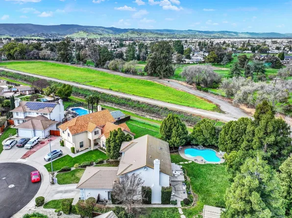 325 Fieldstone Court, Vacaville, CA 95687