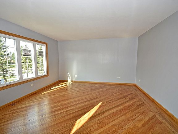 5th image of 9018 Peachtree Dr