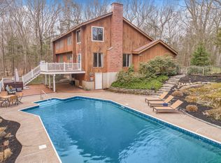 2 Fox Run, Guilford, CT 06437