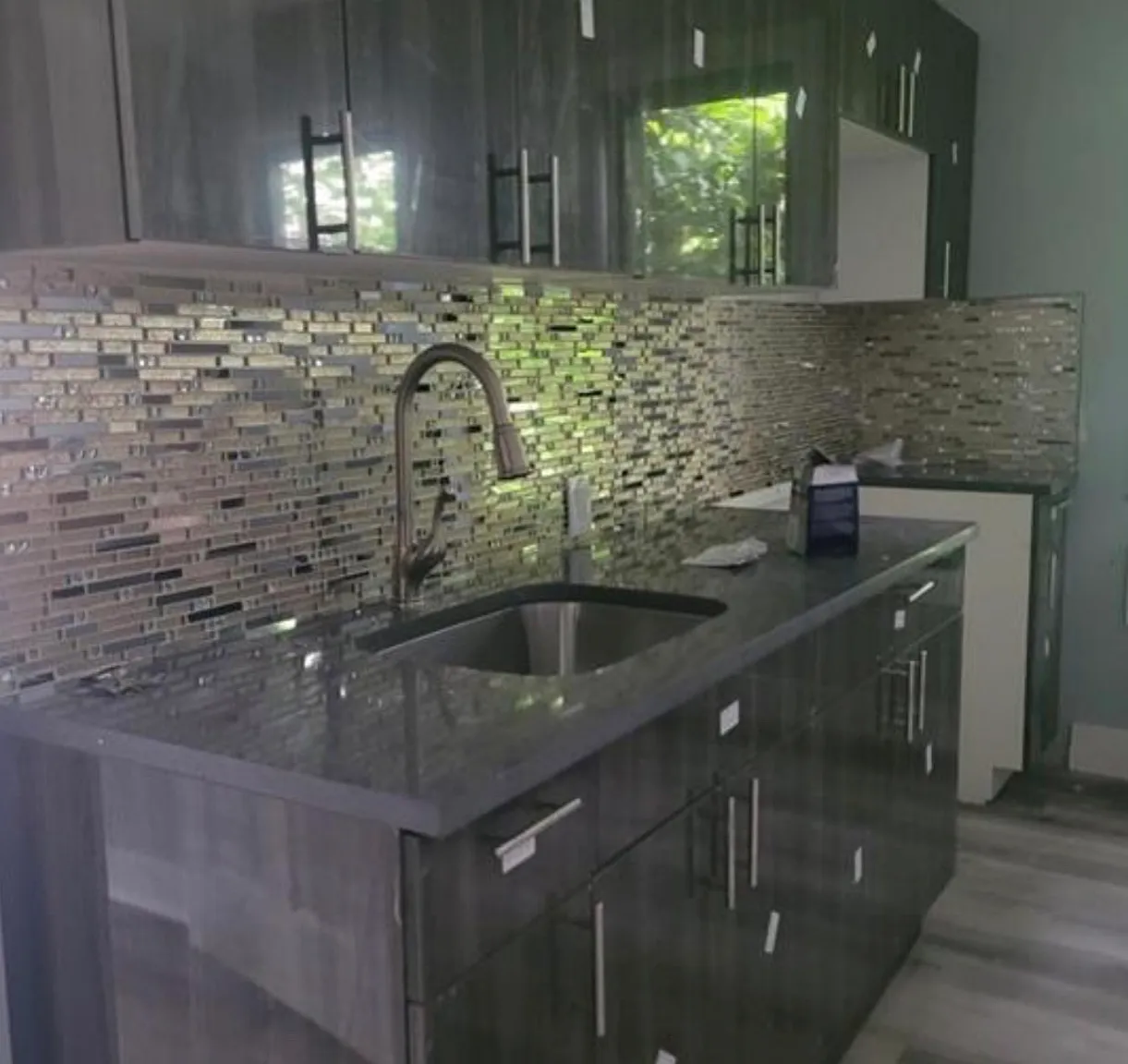 4 bed, $3,000 — Photo 1