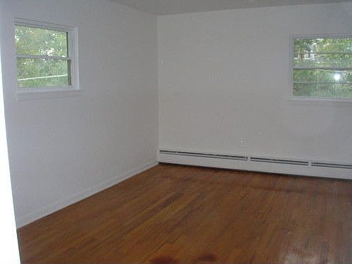 3rd image of 909 Park Dr