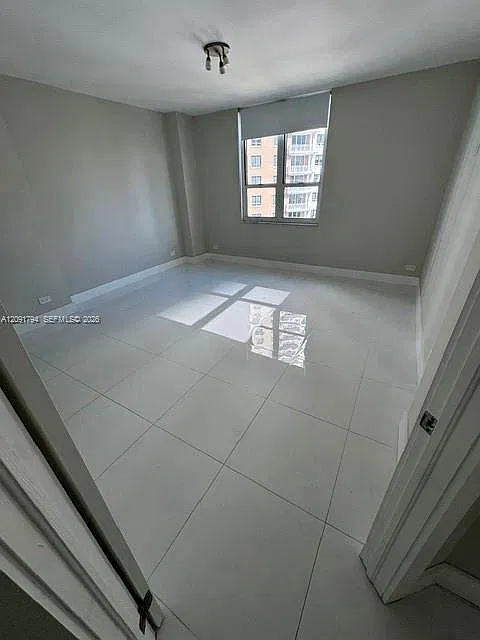 701 Brickell Key Blvd — Photo 2