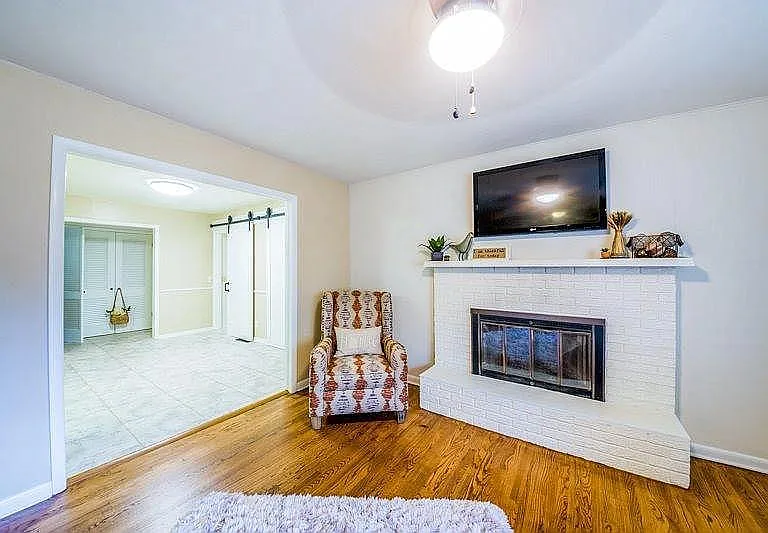 2211 W Sherwood Ave — Photo 5