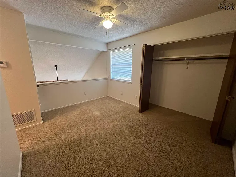 4501 Mistletoe Dr — Photo 10