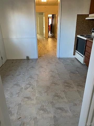 2nd image of 939 W Gordon St Floor 1