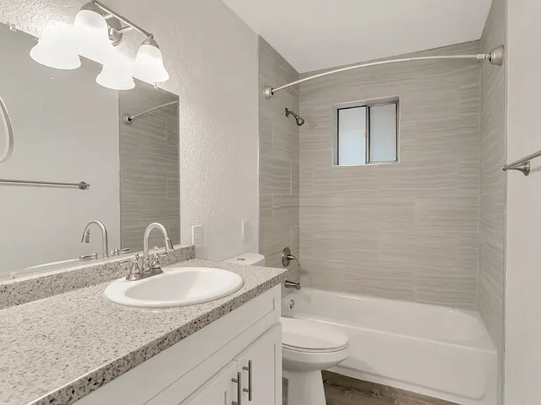 23 Palms Apartments — Photo 5