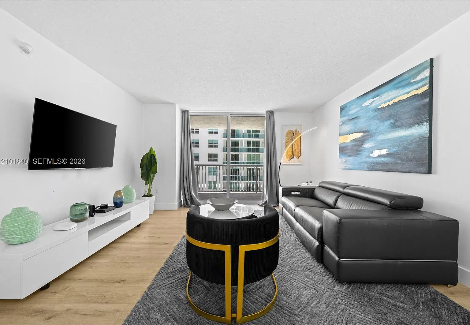 The Club At Brickell Bay — Photo 2