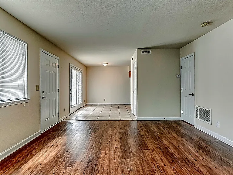 Taylor Way Apartments — Photo 10