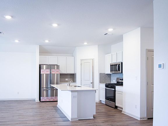 5th image of 231 Sweetwater Creek Ln