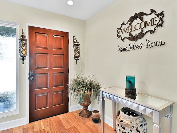 3rd image of 381 Maidstone Ln