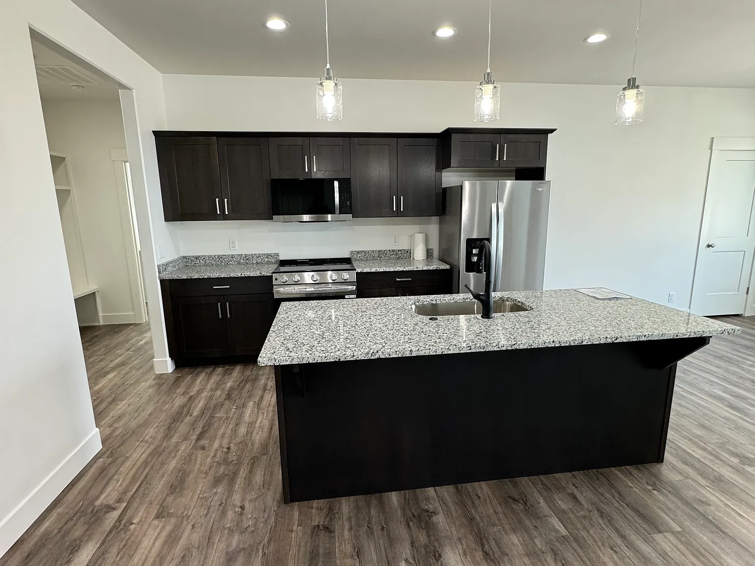 3 bed, 1500 sqft, $1,900 — Photo 3