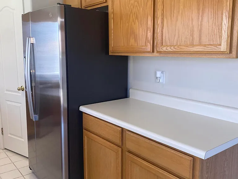 1704 E Pontiac Dr — Photo 7