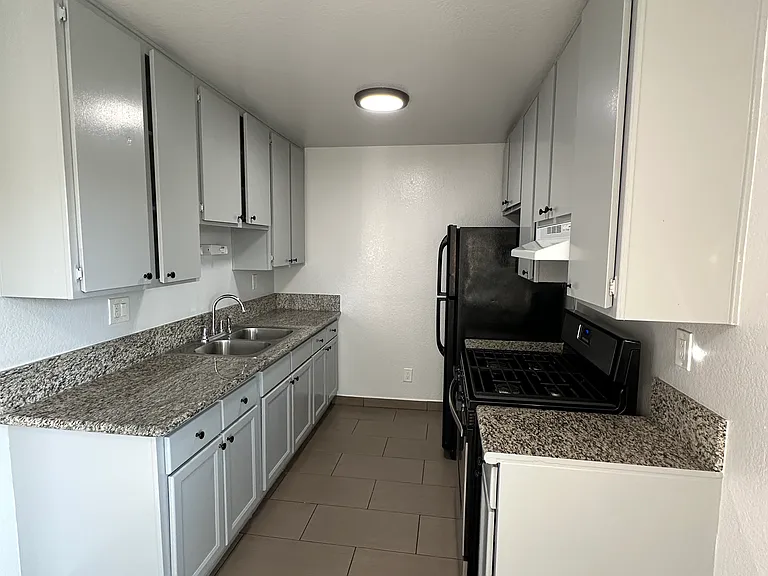1033 Broad Ave #201 — Photo 4