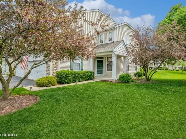 205 Terra Springs Cir, Volo, IL 60020
