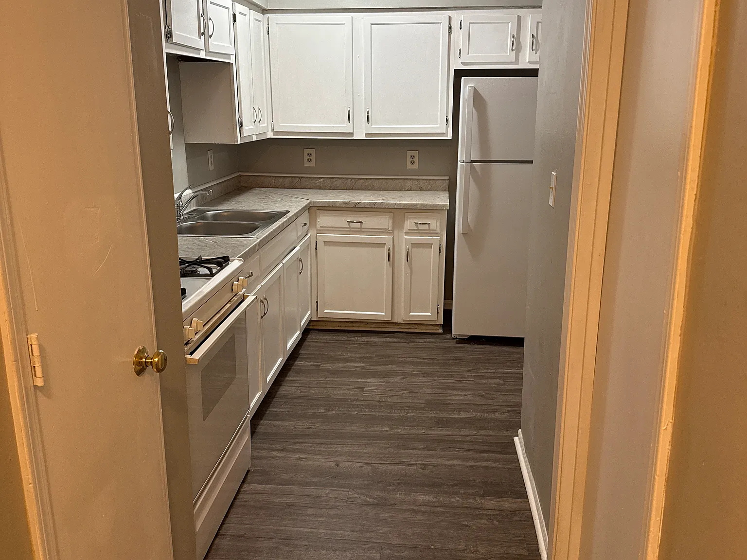 2 bed, 1000 sqft, $895 — Photo 4