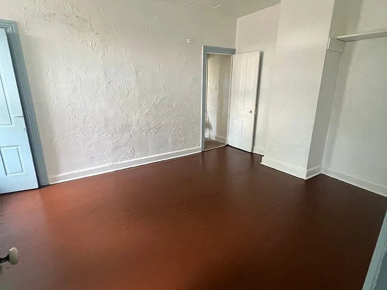 161 W North Street — Photo 4