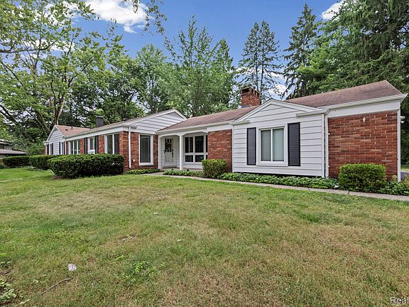 2nd image of 791 Robinhood Cir