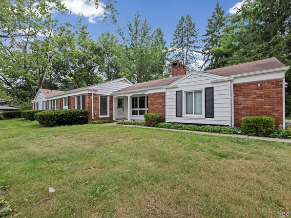 791 Robinhood Cir, Bloomfield Hills, MI 48304