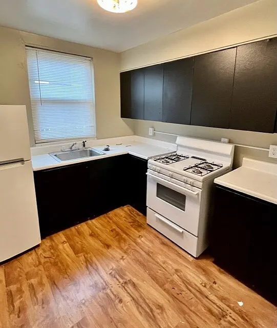 4809 N Knoxville Ave — Photo 3
