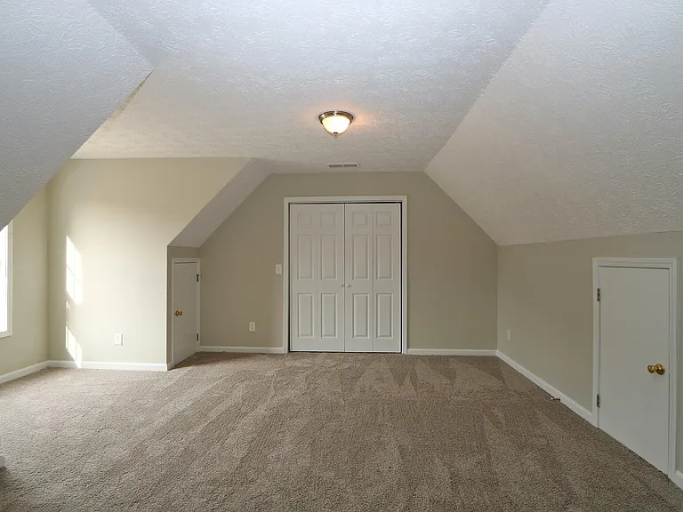 102 Providence Dr — Photo 16