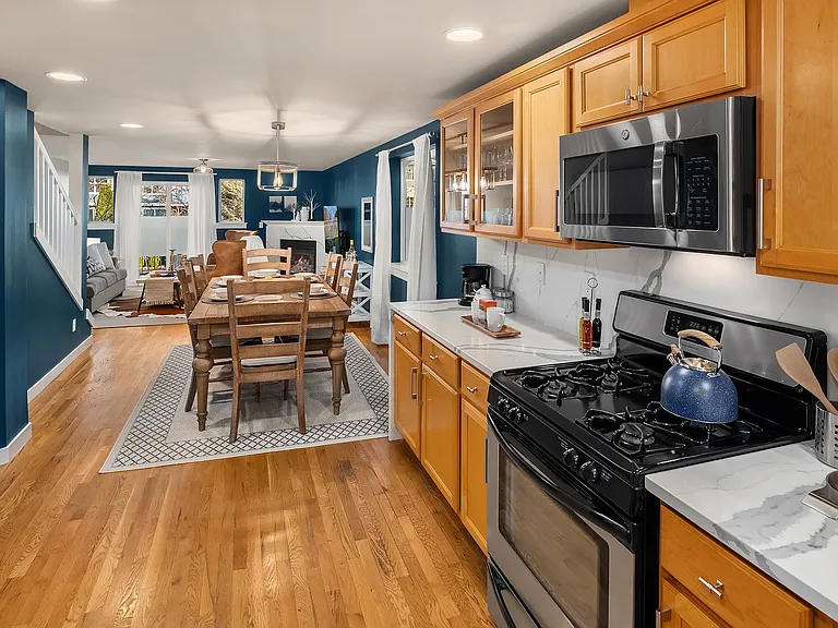 4835 Delridge Way SW — Photo 10