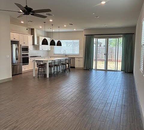 4th image of 2418 Bastidas Dr
