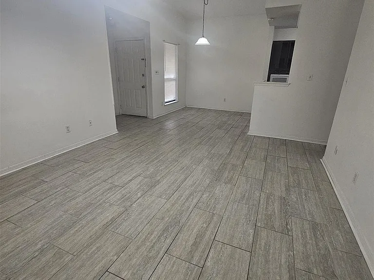 8380 Country Walk Dr #B — Photo 11