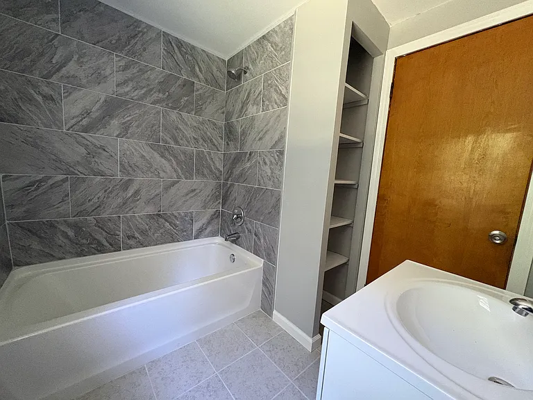 136 Putney Dr — Photo 6