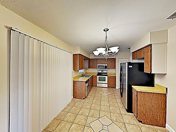 4th image of 250 Crestview Dr