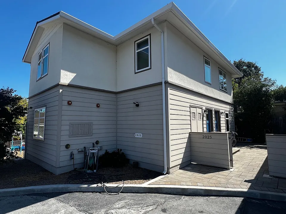 2025 Avy Ave, Menlo Park, CA 94025