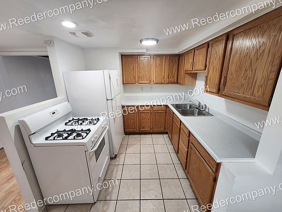 3rd image of 1224 Beacon St Floor 3