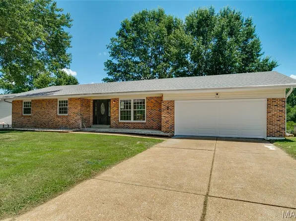 742 Boca Chica Dr, Fenton, MO 63026