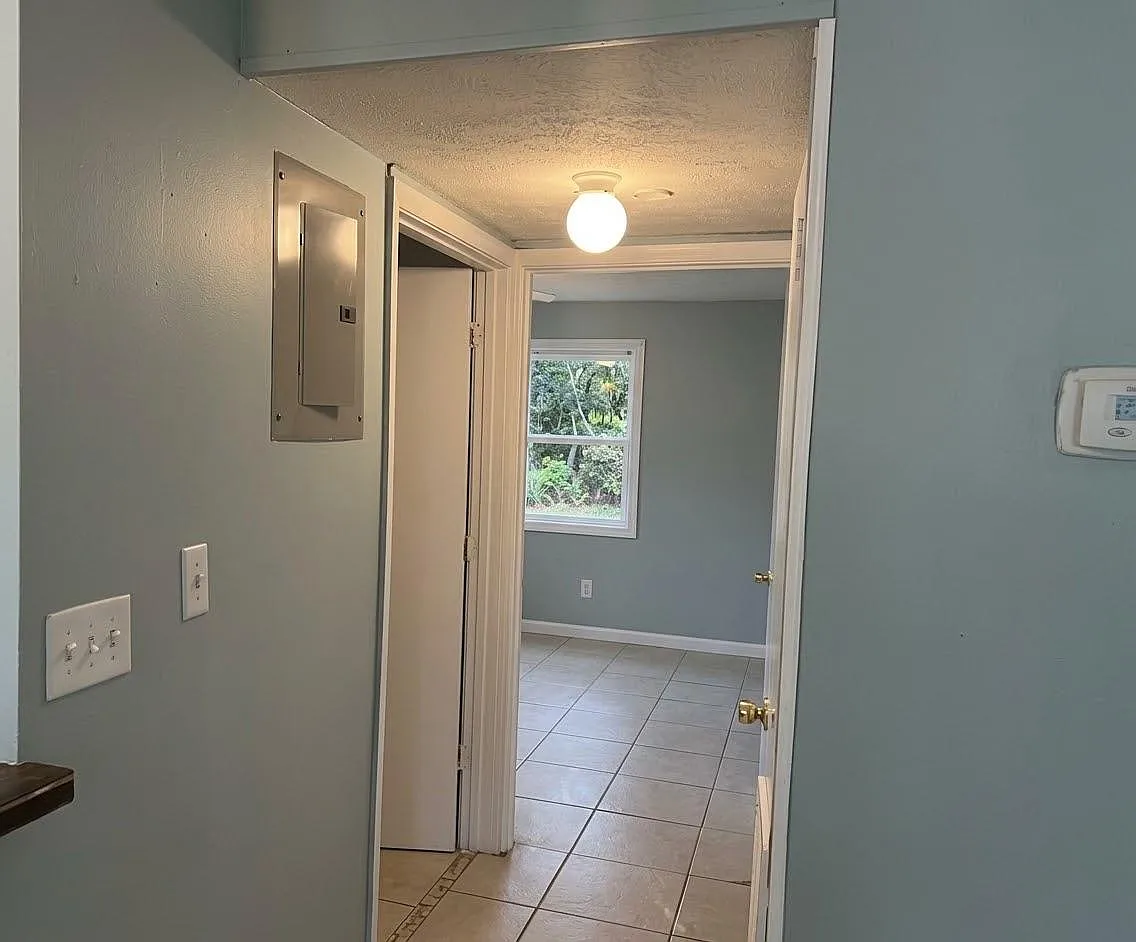 3 bed, 1200 sqft, $1,900 — Photo 3