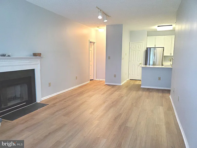 6005 Rosebud Ln #301 — Photo 8