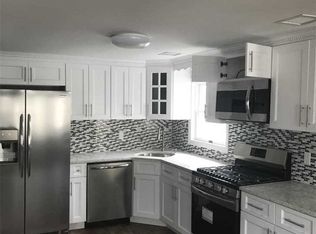 242 Garfield Ave, Mineola, NY 11501
