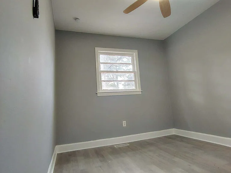 1306 Grace St — Photo 9