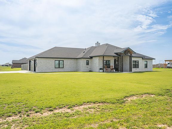 3rd image of 2501 Ginger Dr