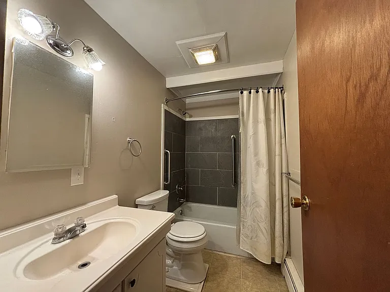 1868 Livingston Rd — Photo 17