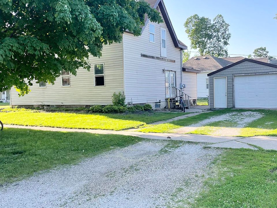 2nd image of 504 Cedar St